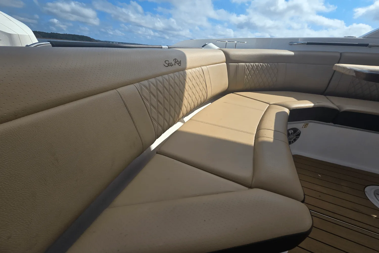 2025 Sea Ray SLX 350 Outboard Image Thumbnail #13