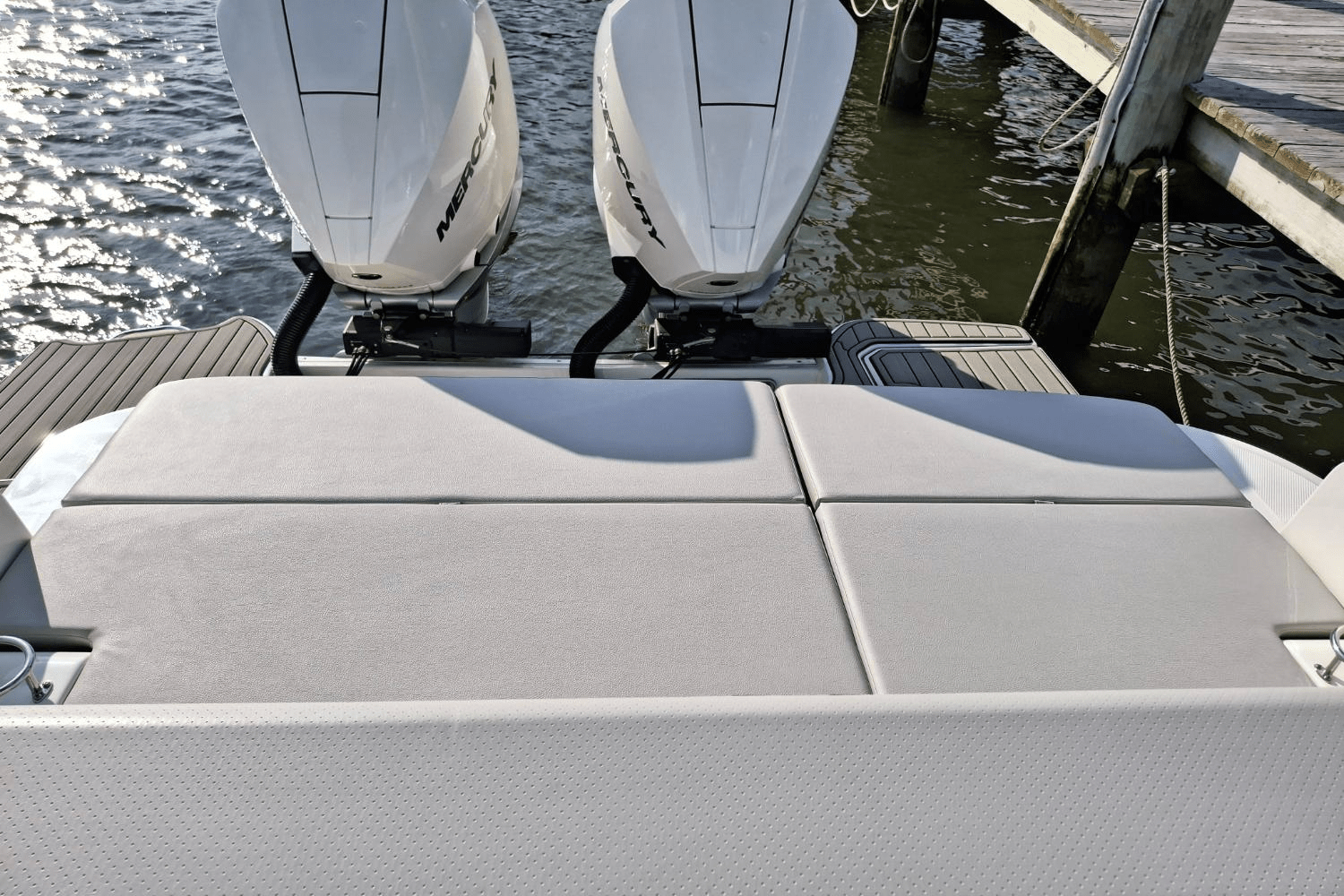 2025 Sea Ray SDX 290 Outboard Image Thumbnail #11