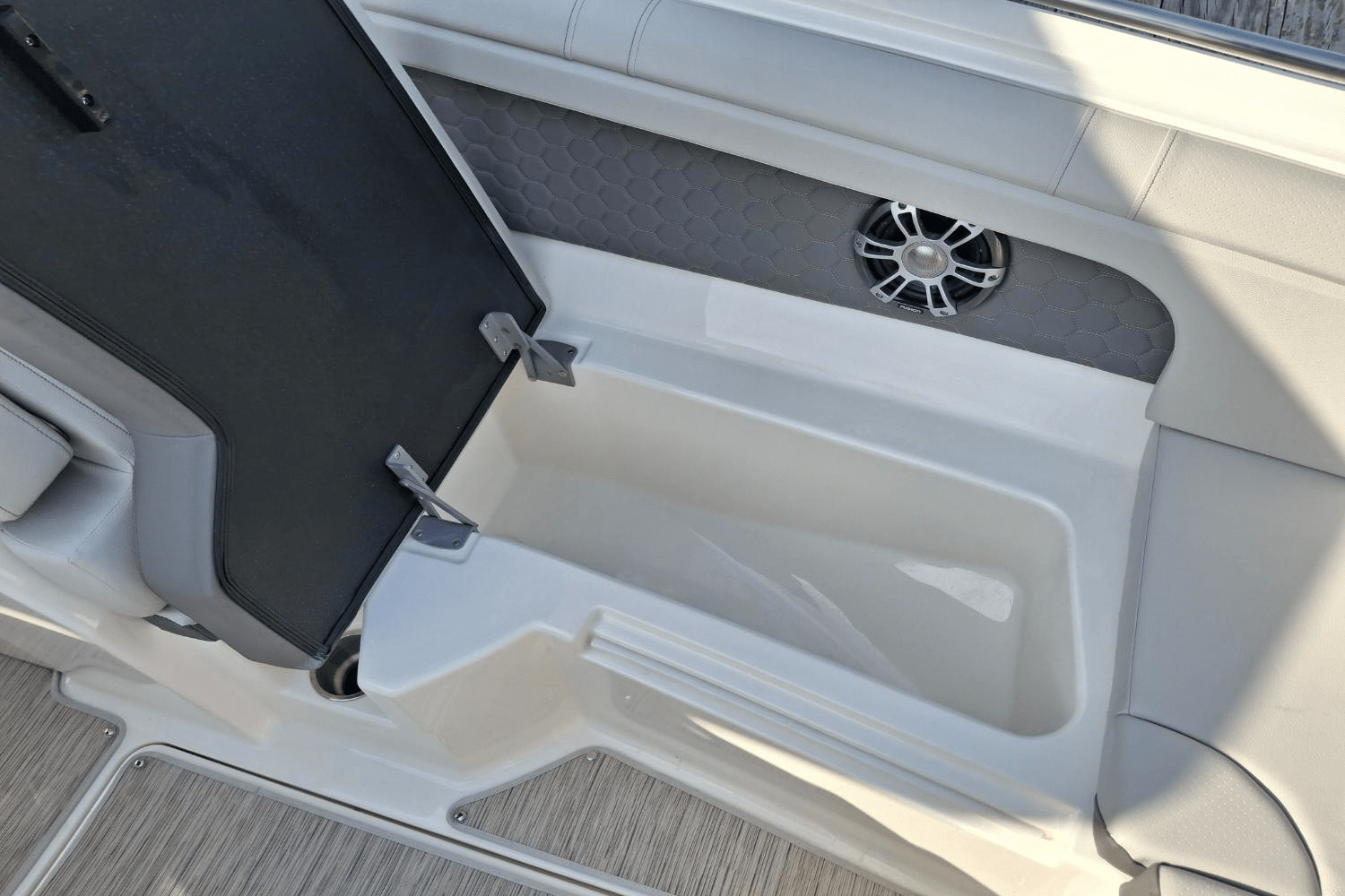 2025 Sea Ray SDX 290 Outboard Image Thumbnail #27