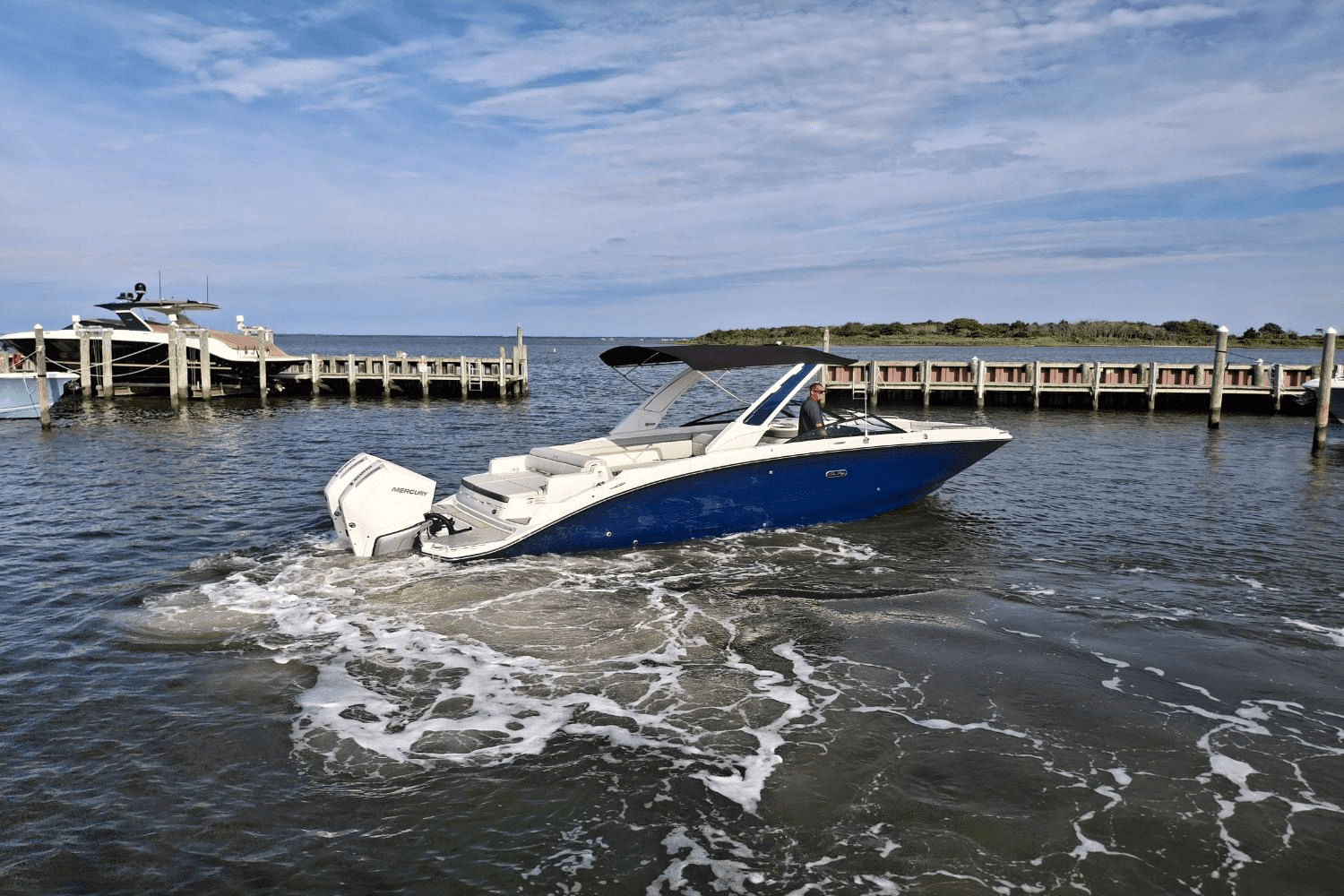 2025 Sea Ray SDX 290 Outboard Image Thumbnail #3