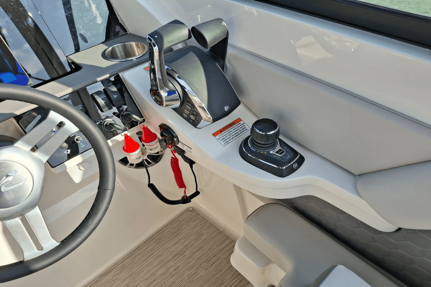 2025 Sea Ray SDX 290 Outboard Image Thumbnail #18