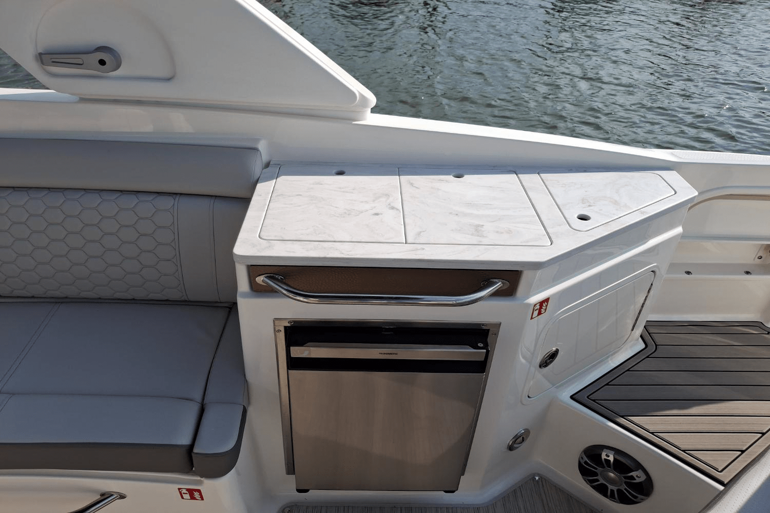 2025 Sea Ray SDX 290 Outboard Image Thumbnail #16