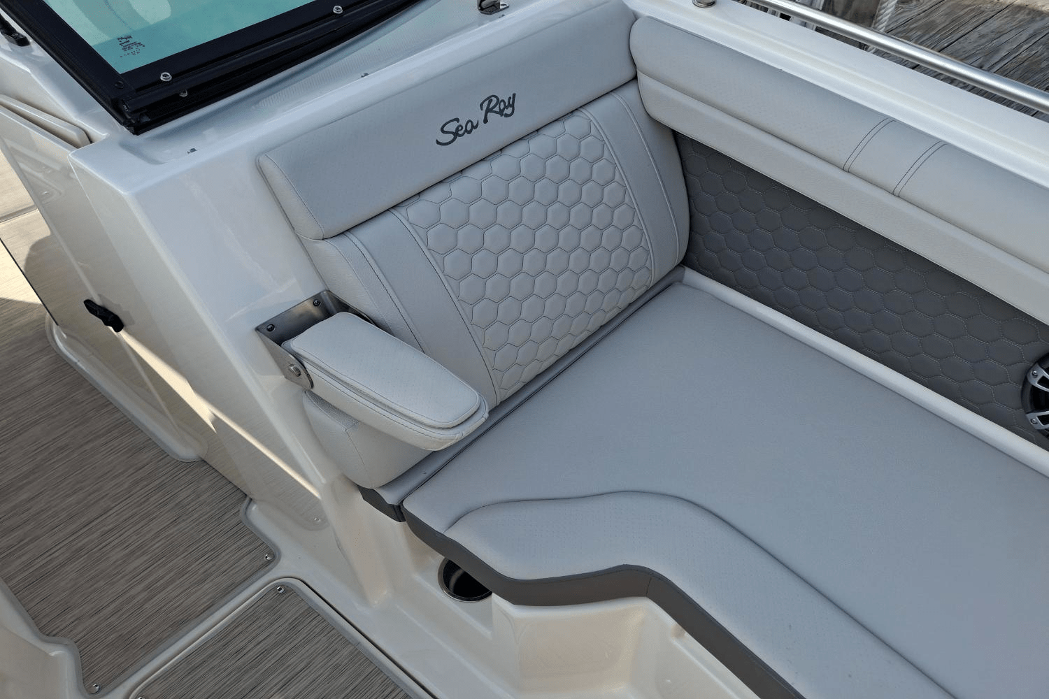 2025 Sea Ray SDX 290 Outboard Image Thumbnail #26
