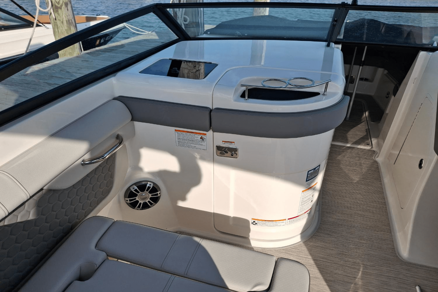 2025 Sea Ray SDX 290 Outboard Image Thumbnail #21