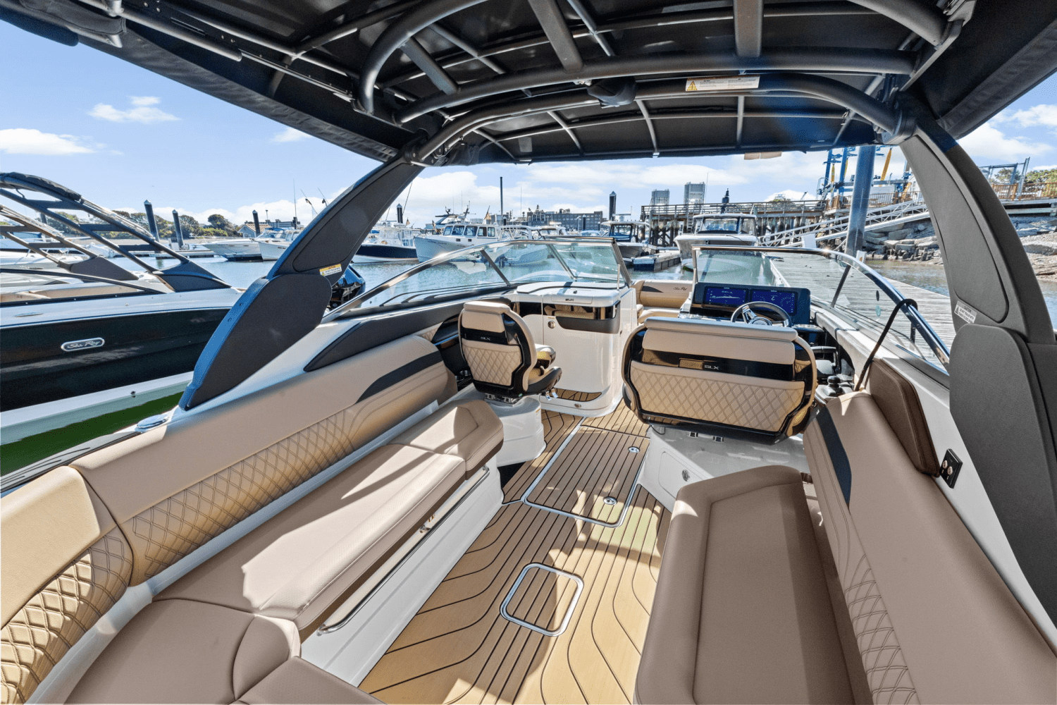 2025 Sea Ray SLX 280 Image Thumbnail #11