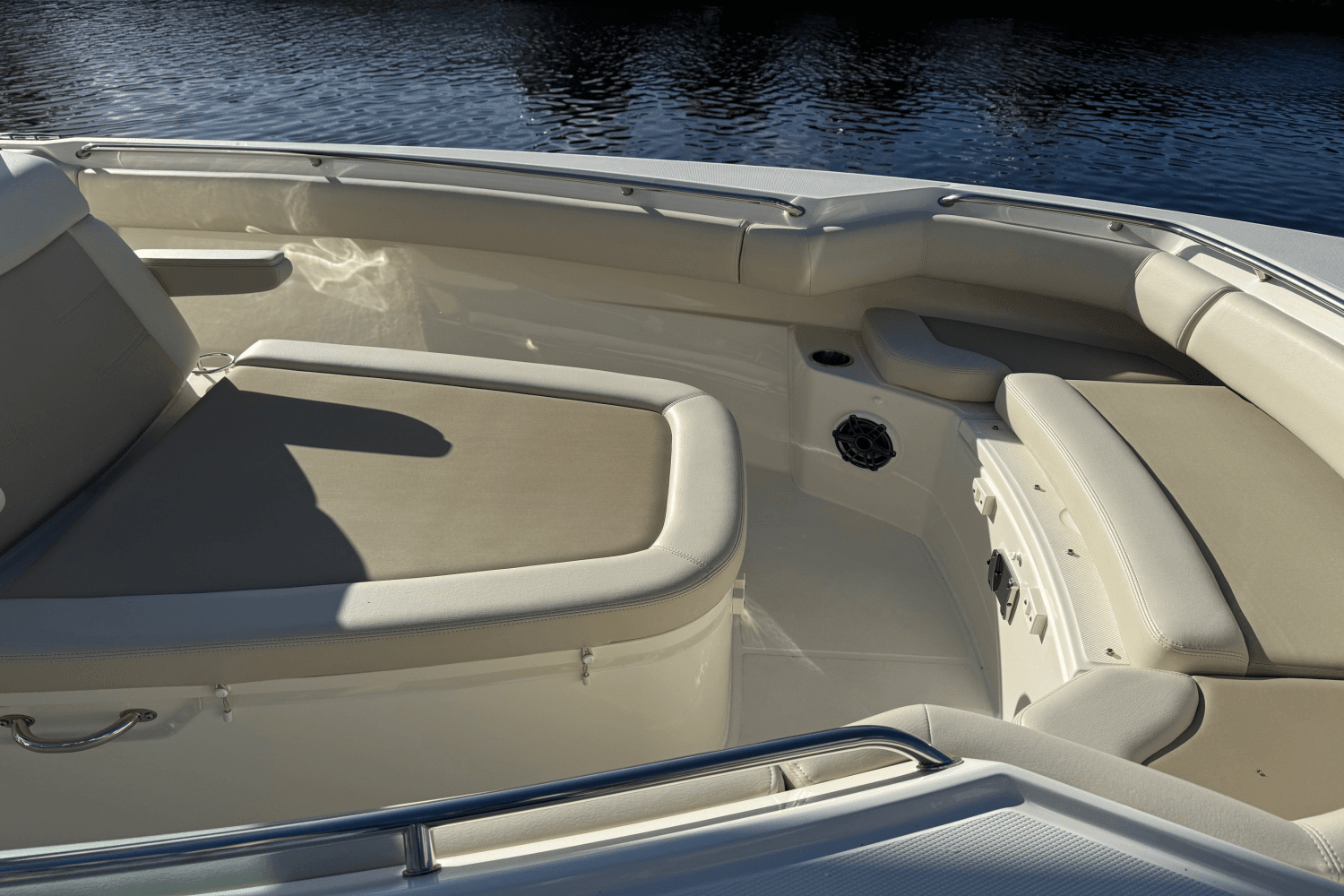 2023 Boston Whaler 280 OUTRAGE Image Thumbnail #6