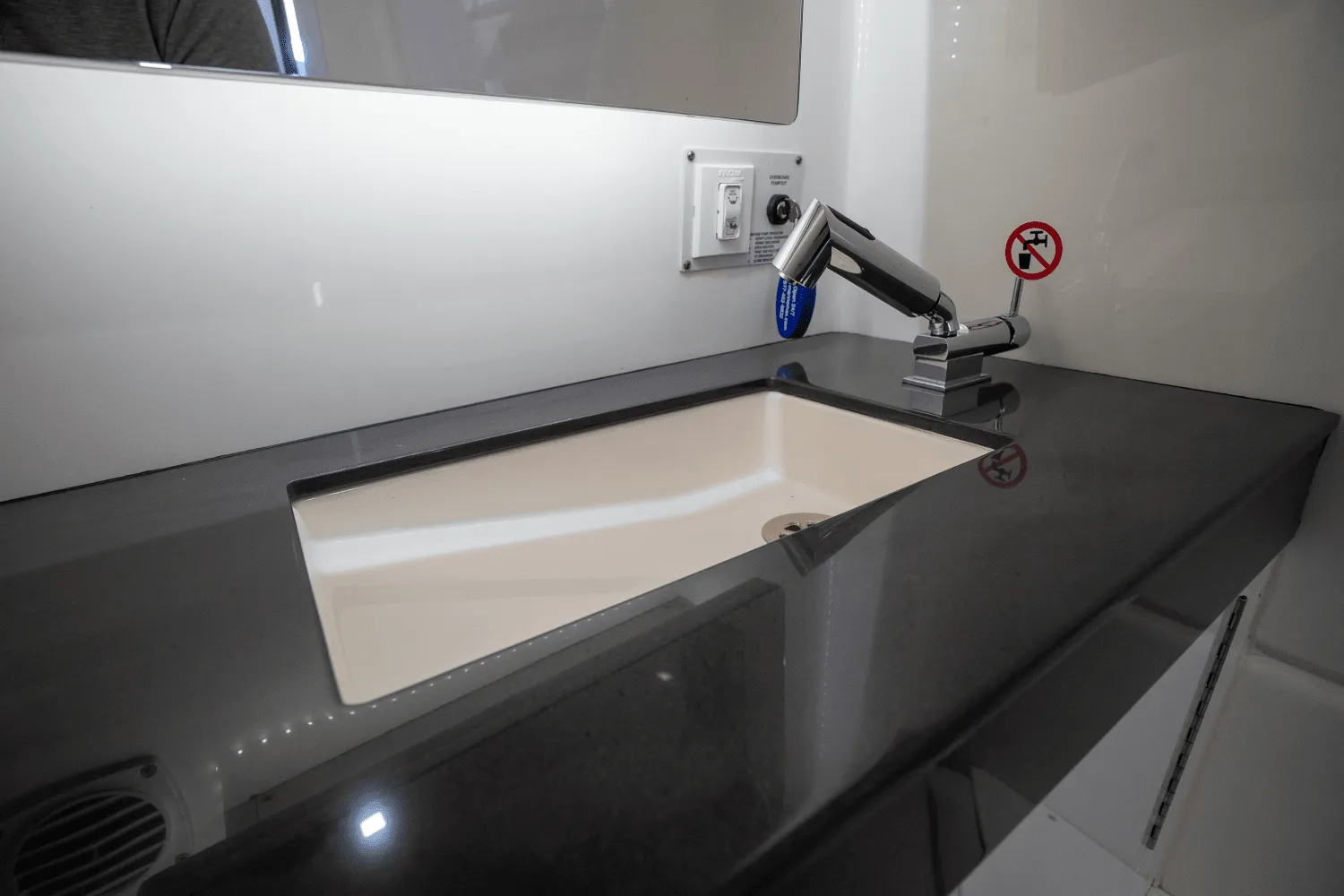 2022 Aviara AV40 OUTBOARD Image Thumbnail #29