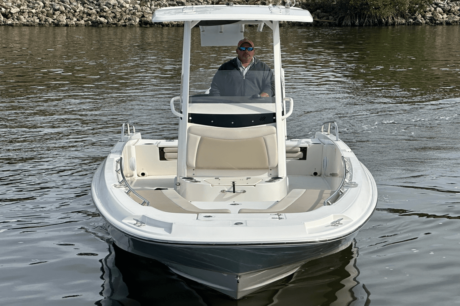 2019 Boston Whaler 240 DAUNTLESS Image Thumbnail #2