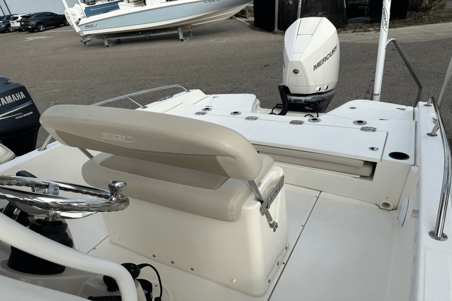 2019 Boston Whaler 240 DAUNTLESS Image Thumbnail #20