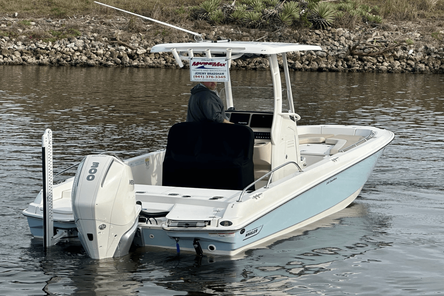 2019 Boston Whaler 240 DAUNTLESS Image Thumbnail #7