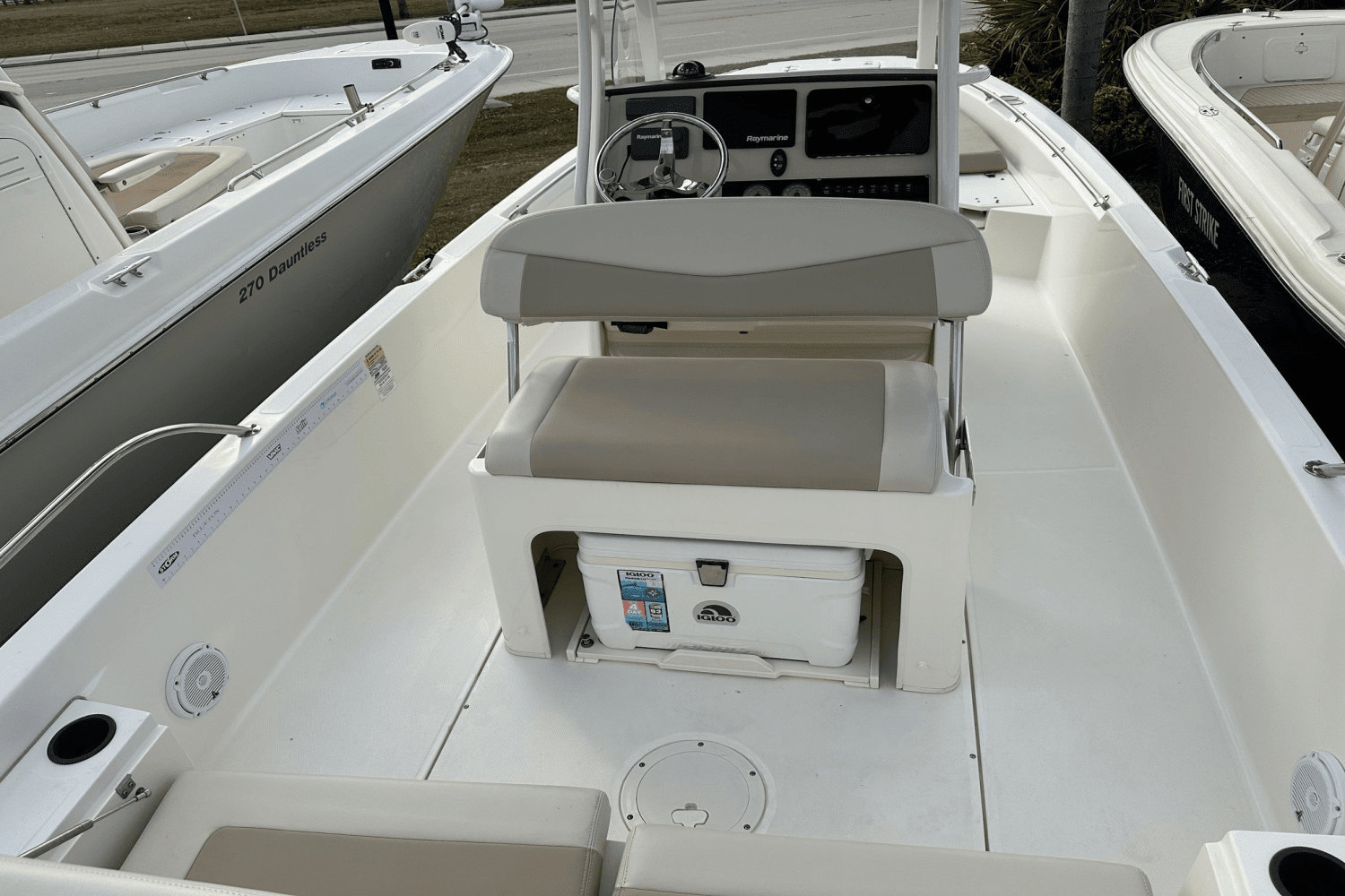 2019 Boston Whaler 240 DAUNTLESS Image Thumbnail #22