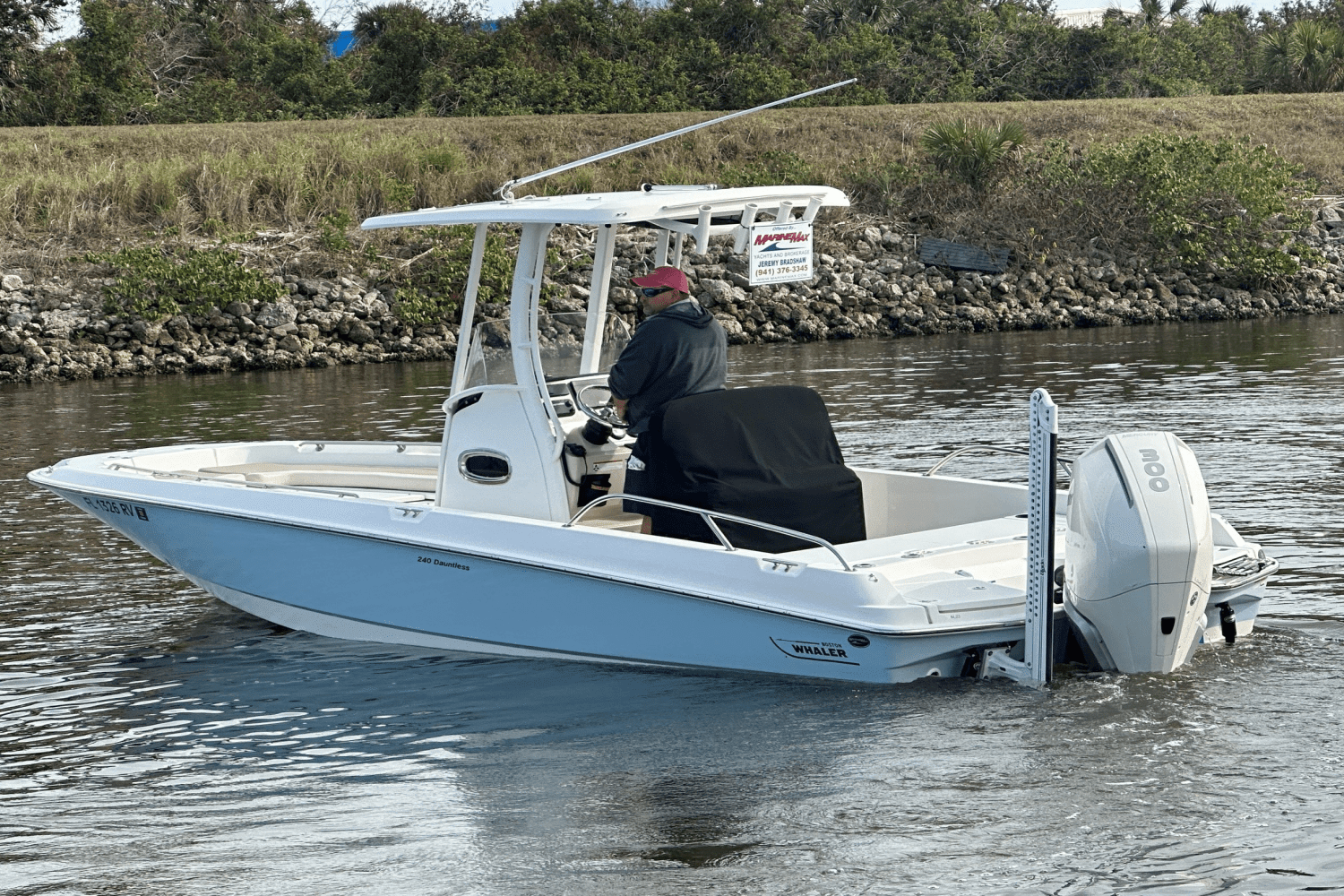 2019 Boston Whaler 240 DAUNTLESS Image Thumbnail #5