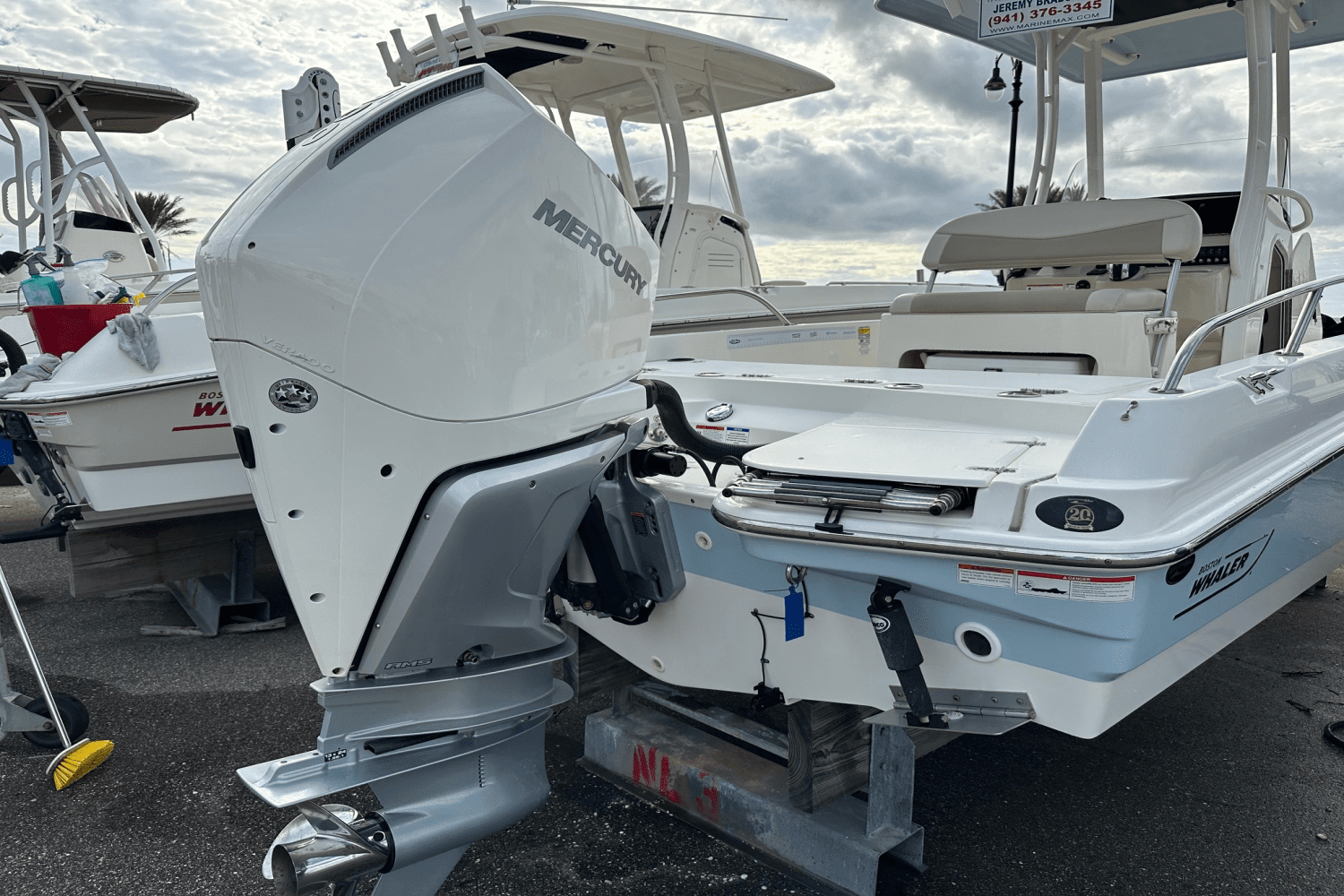 2019 Boston Whaler 240 DAUNTLESS Image Thumbnail #14