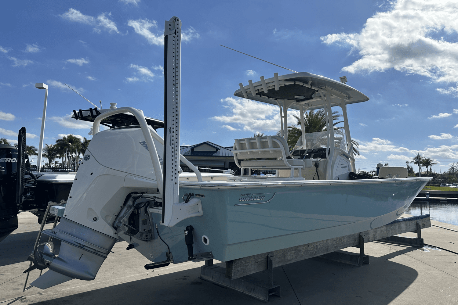 2024 Boston Whaler 210 MONTAUK Image Thumbnail #3