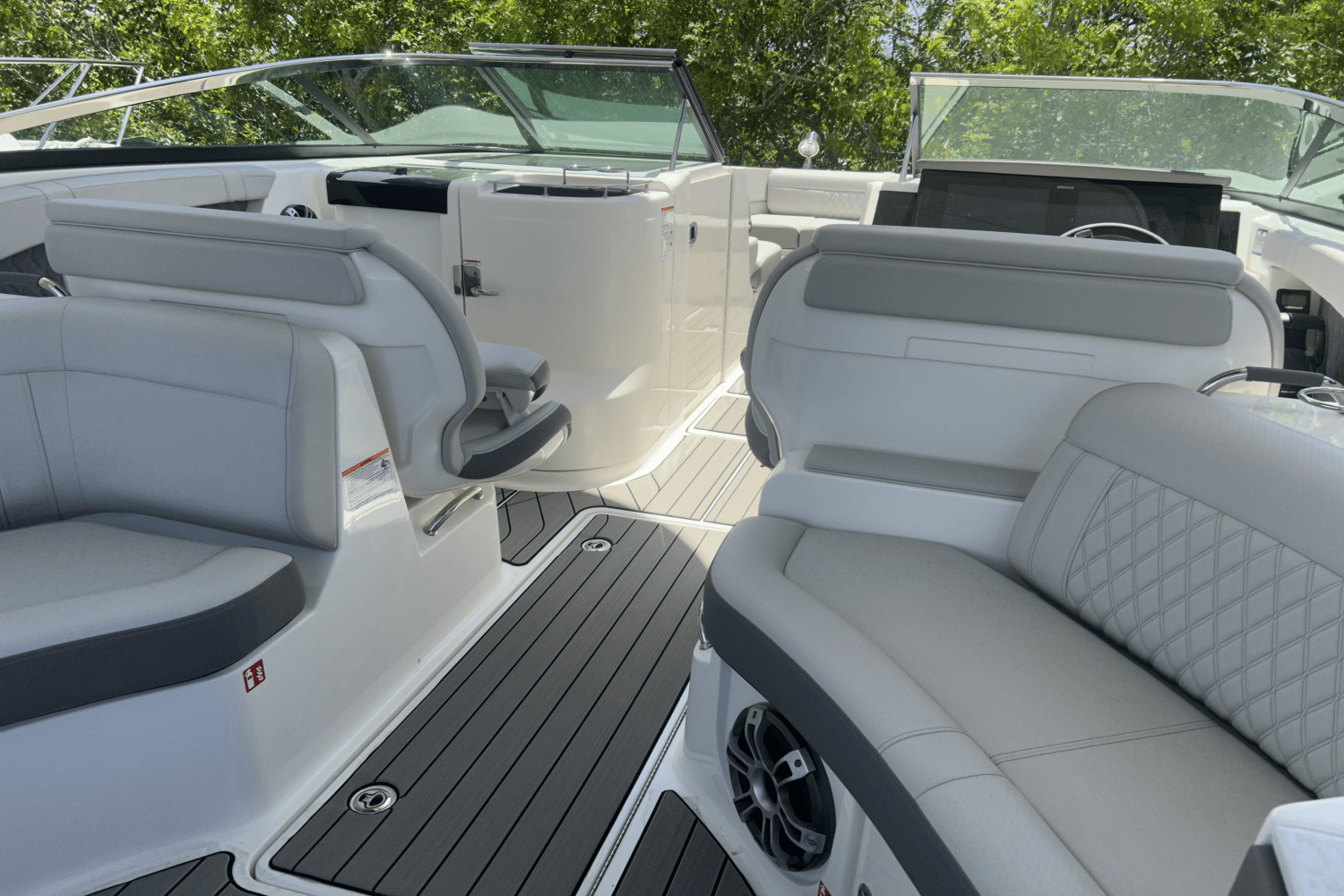 2025 Sea Ray SLX 350 Outboard Image Thumbnail #1