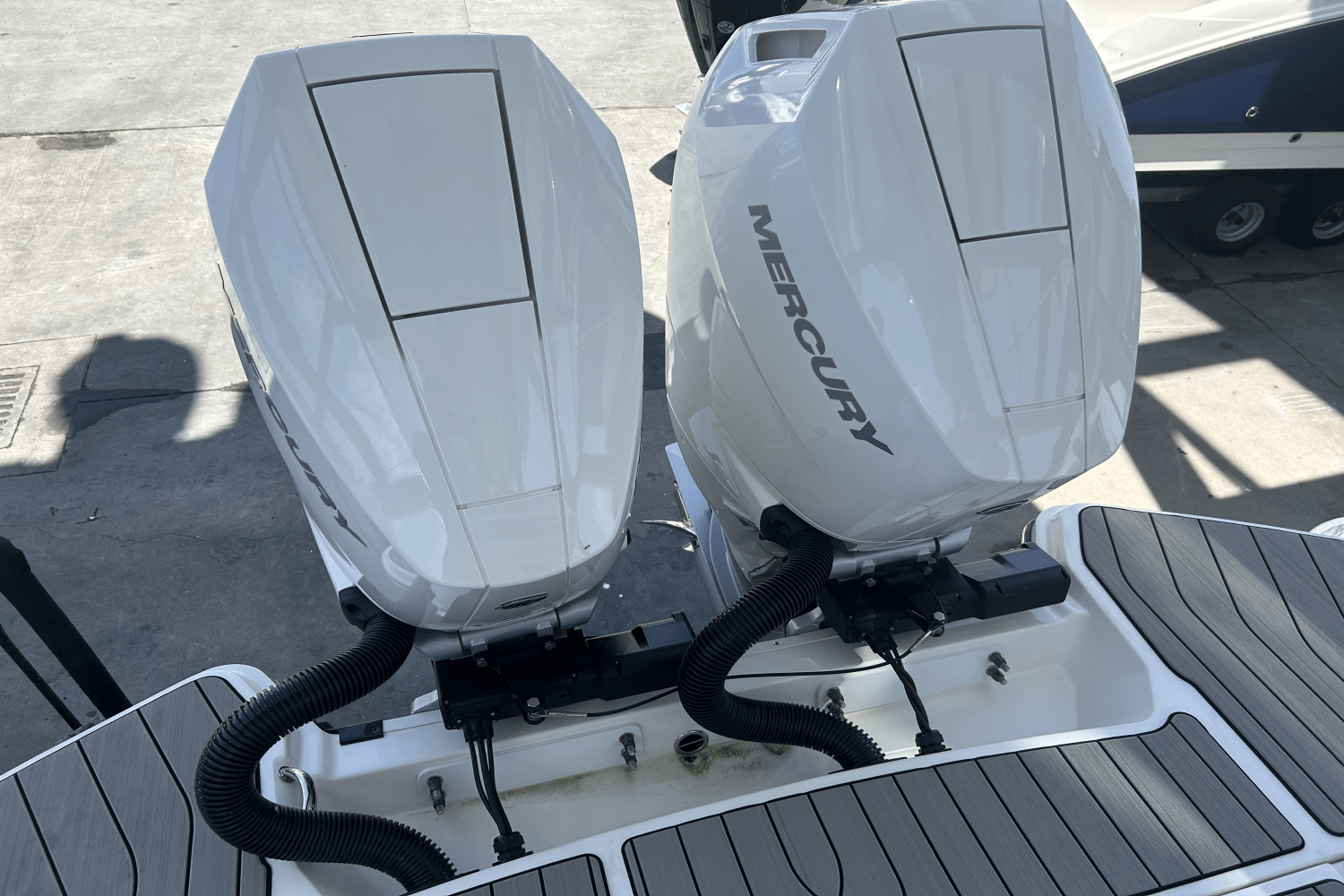 2025 Sea Ray SLX 350 Outboard Image Thumbnail #14