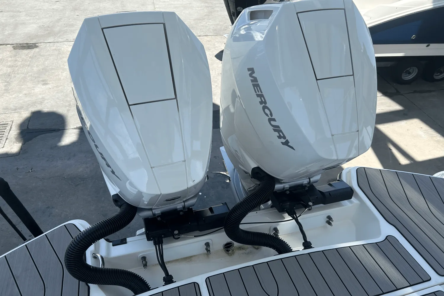2025 Sea Ray SLX 350 Outboard Image Thumbnail #14