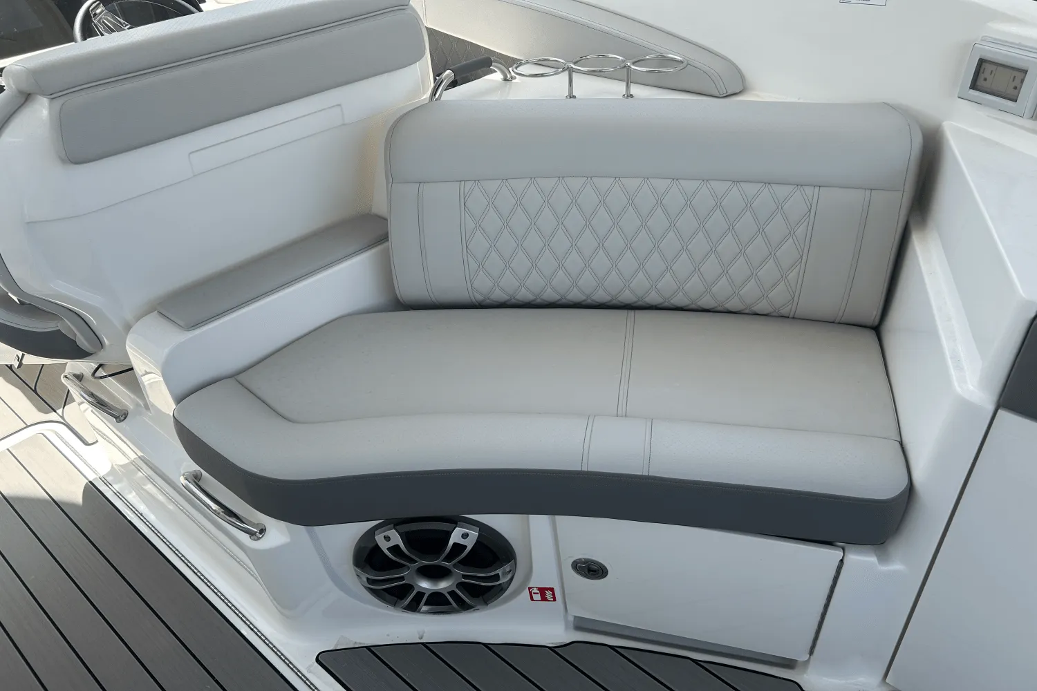 2025 Sea Ray SLX 350 Outboard Image Thumbnail #4