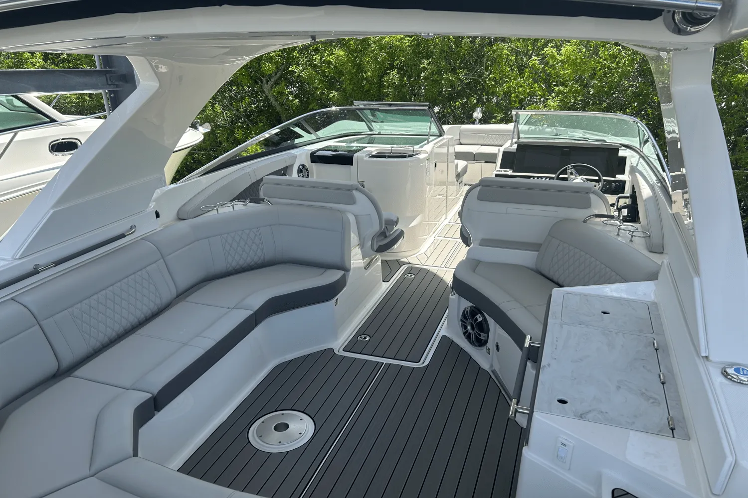 2025 Sea Ray SLX 350 Outboard Image Thumbnail #0