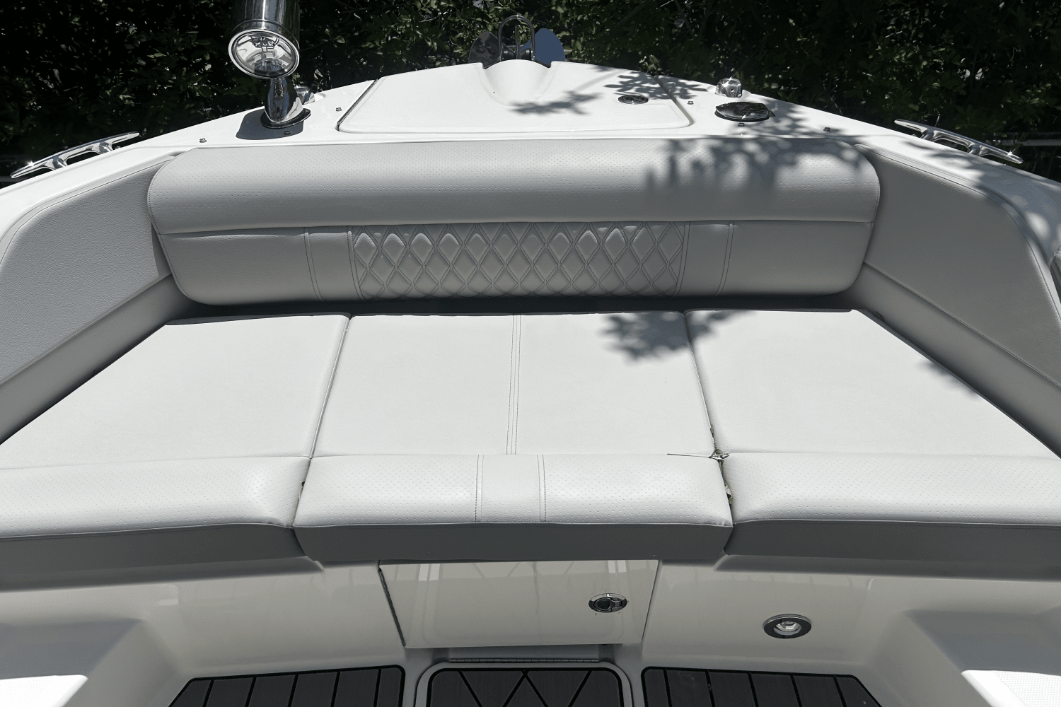 2025 Sea Ray SLX 350 Outboard Image Thumbnail #10