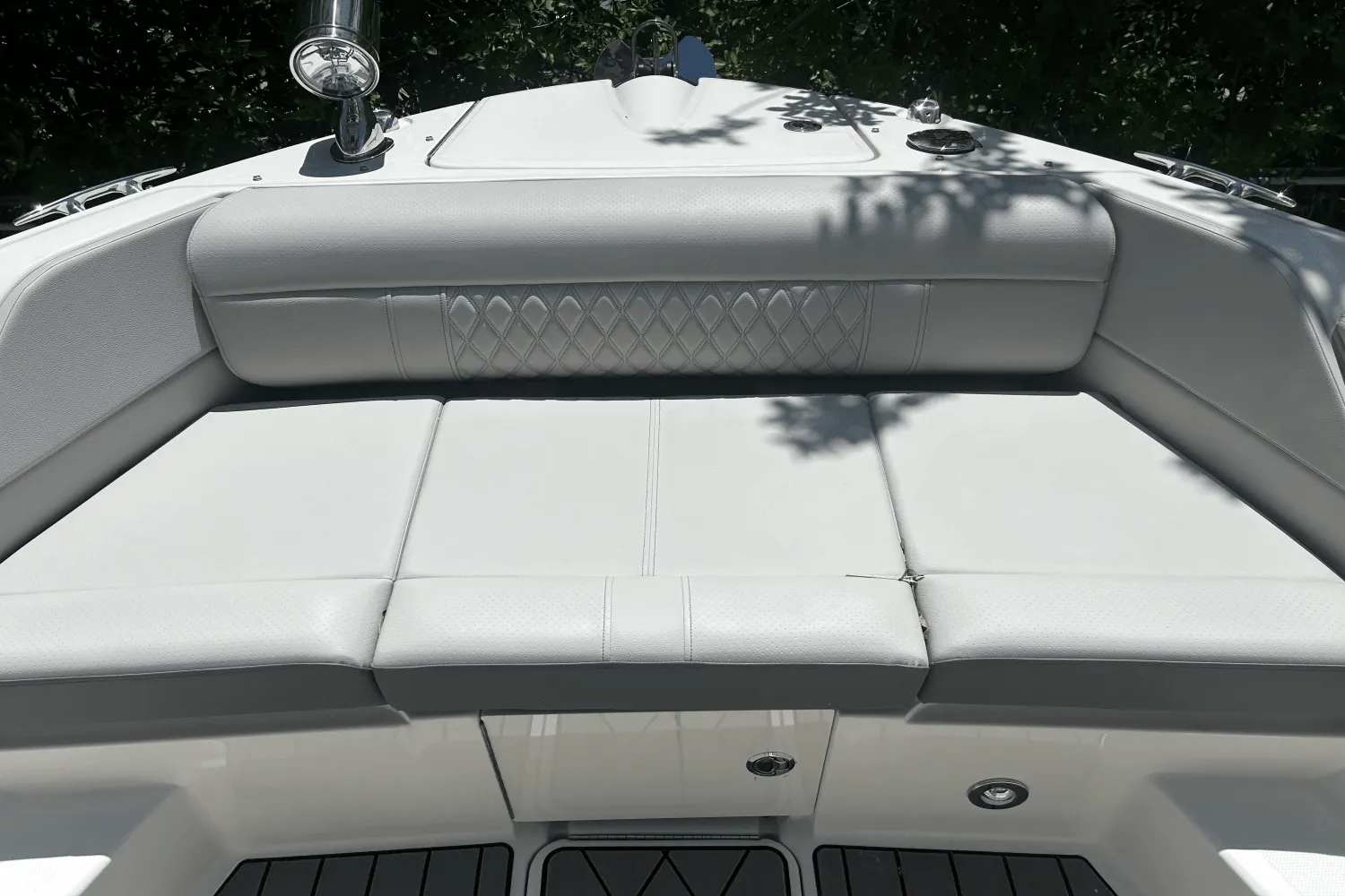 2025 Sea Ray SLX 350 Outboard Image Thumbnail #10