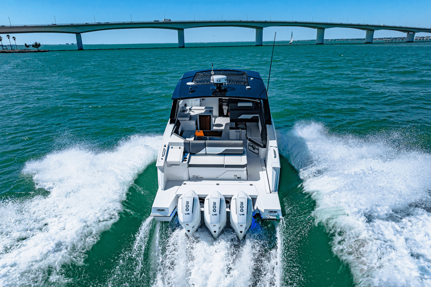 2024 Cruisers Yachts 38 GLS Outboard Image Thumbnail #29
