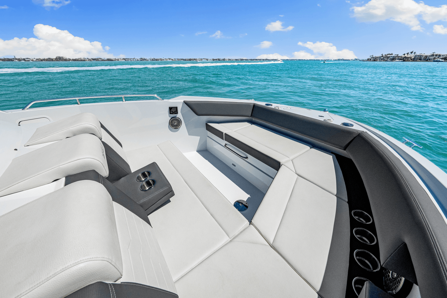 2024 Cruisers Yachts 38 GLS Outboard Image Thumbnail #52