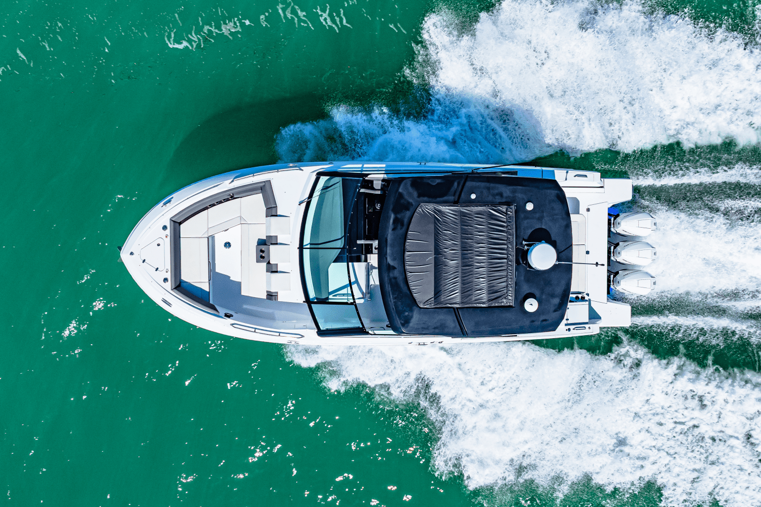 2024 Cruisers Yachts 38 GLS Outboard Image Thumbnail #10