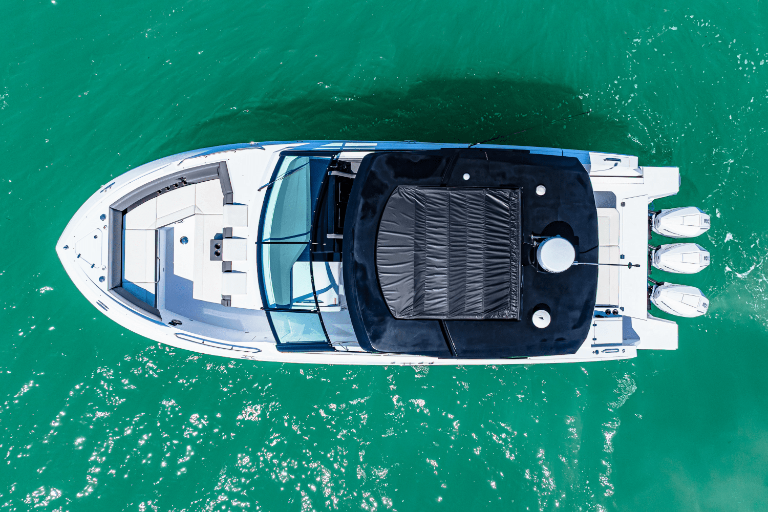 2024 Cruisers Yachts 38 GLS Outboard Image Thumbnail #40
