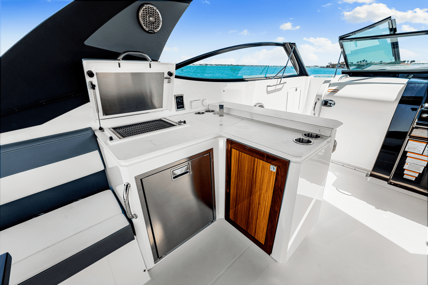 2024 Cruisers Yachts 38 GLS Outboard Image Thumbnail #22