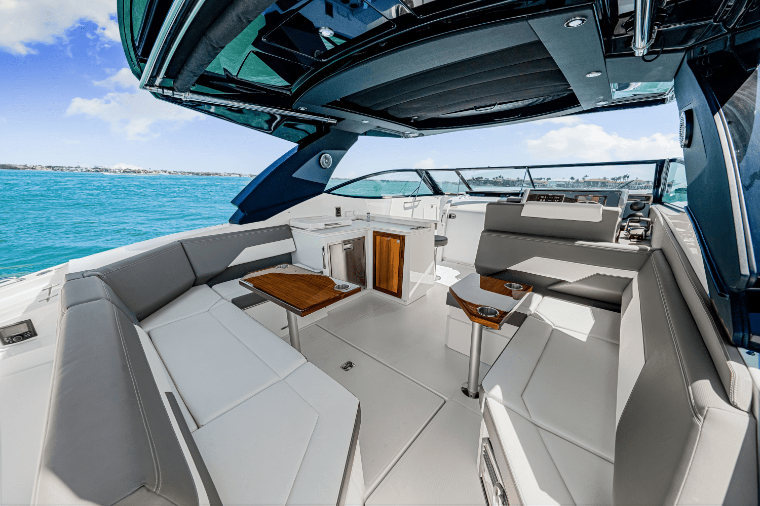 2024 Cruisers Yachts 38 GLS Outboard Image Thumbnail #18