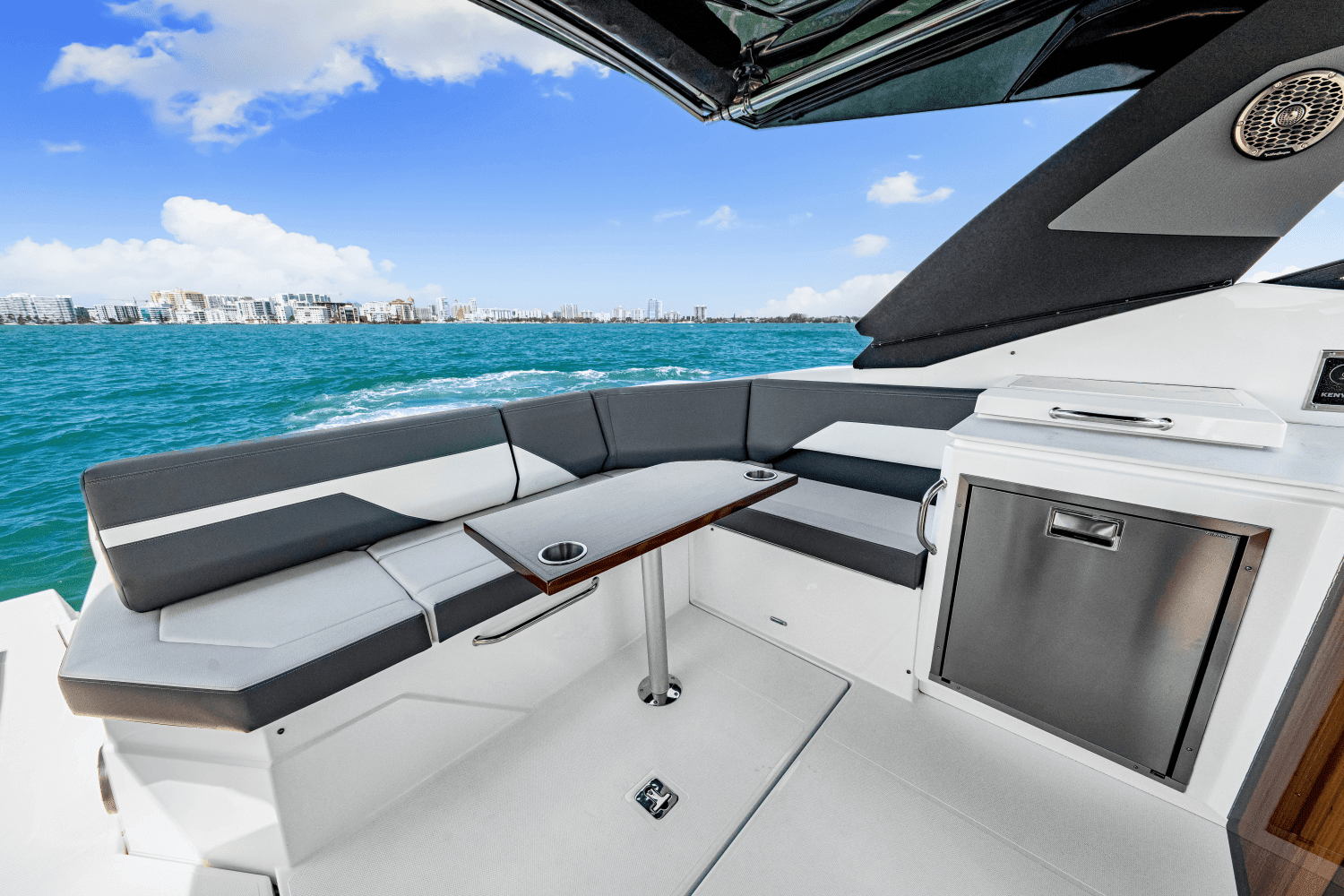 2024 Cruisers Yachts 38 GLS Outboard Image Thumbnail #19