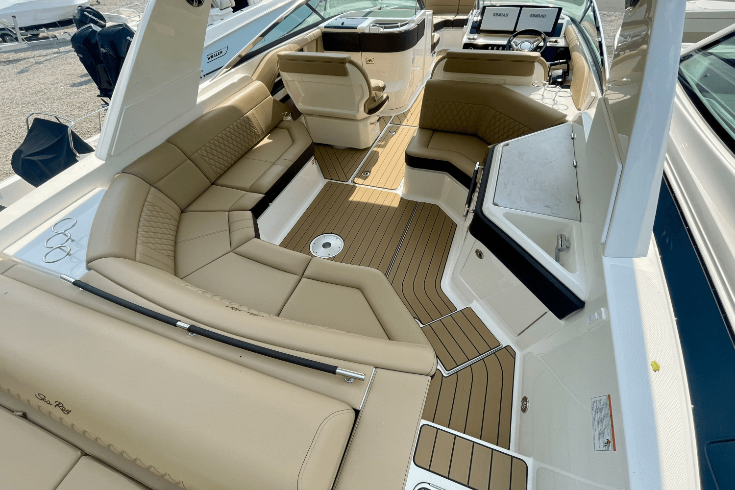 2025 Sea Ray SLX 310 Outboard Image Thumbnail #11