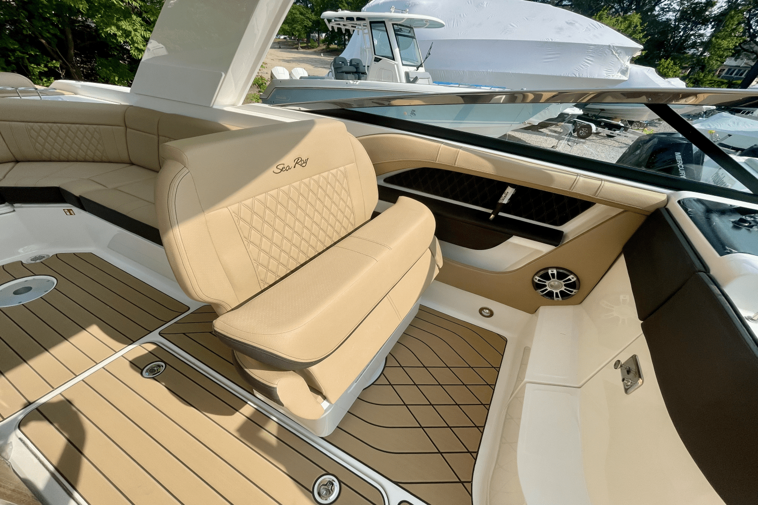 2025 Sea Ray SLX 310 Outboard Image Thumbnail #24