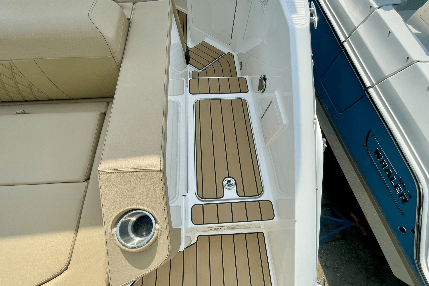 2025 Sea Ray SLX 310 Outboard Image Thumbnail #7