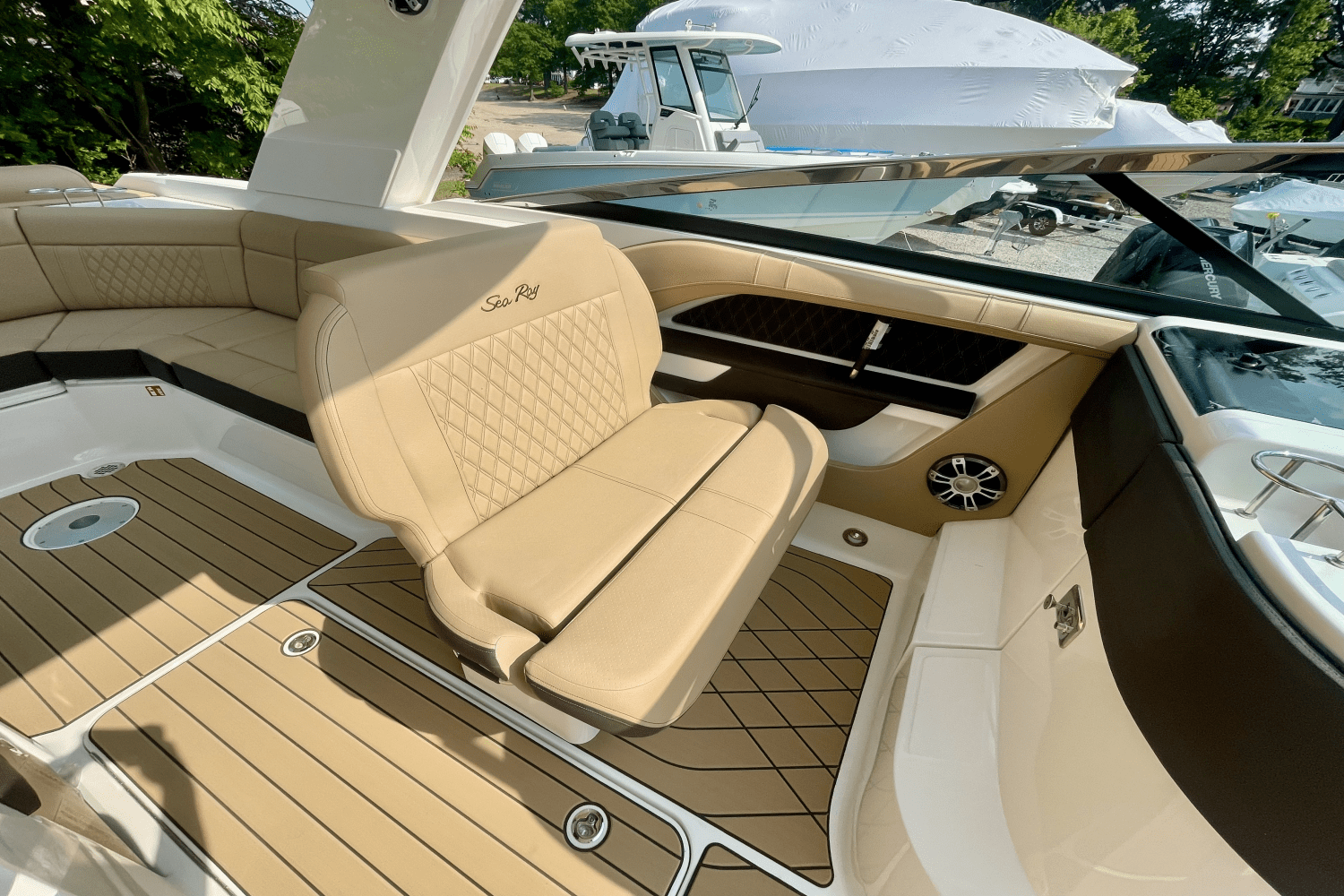 2025 Sea Ray SLX 310 Outboard Image Thumbnail #25