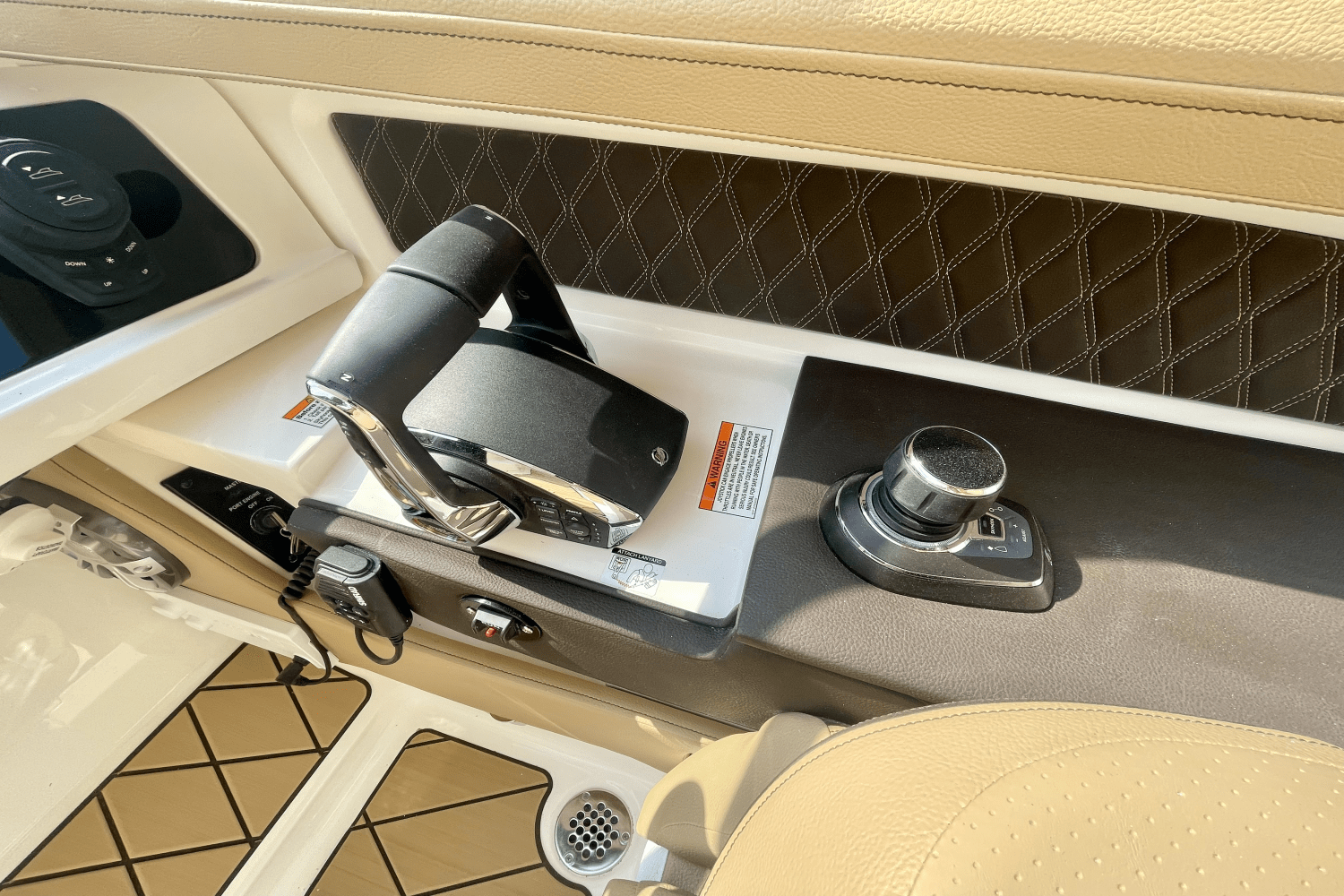 2025 Sea Ray SLX 310 Outboard Image Thumbnail #21