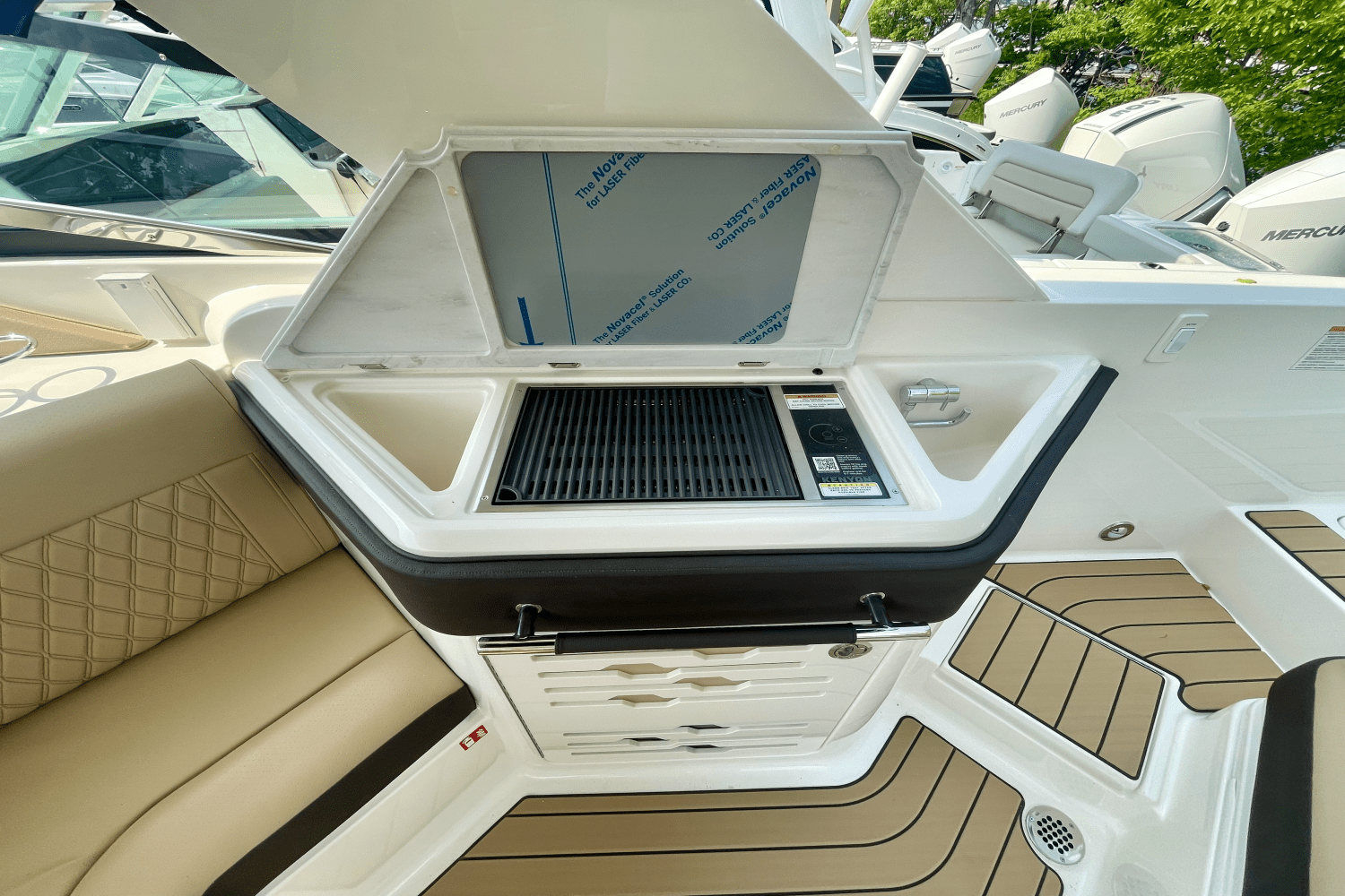 2025 Sea Ray SLX 310 Outboard Image Thumbnail #17