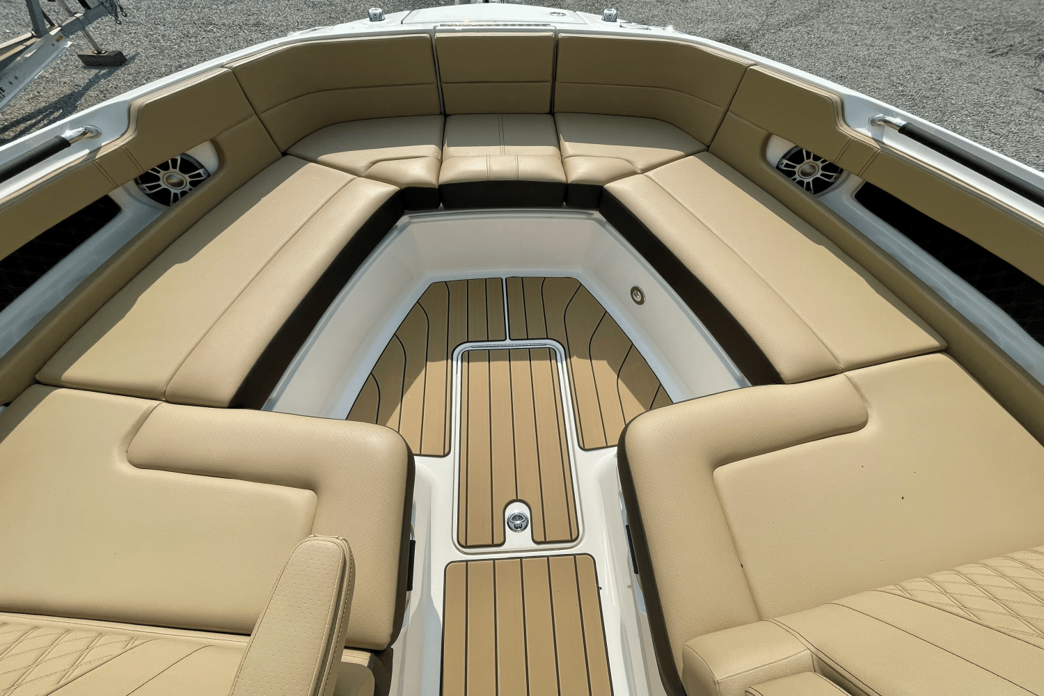 2025 Sea Ray SLX 310 Outboard Image Thumbnail #34