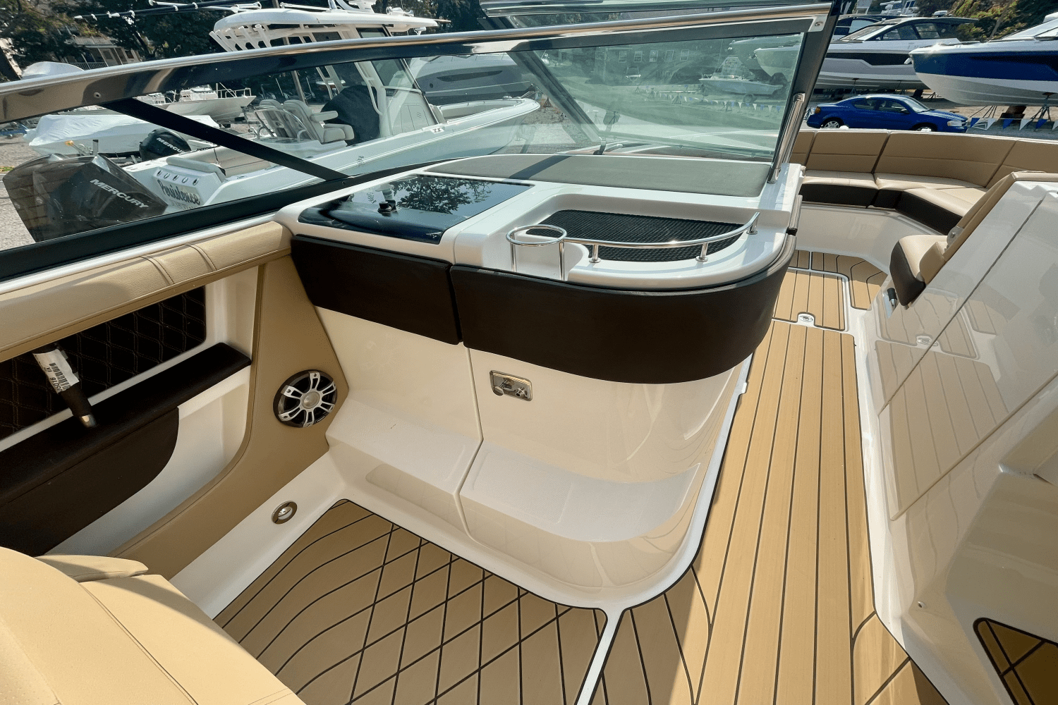 2025 Sea Ray SLX 310 Outboard Image Thumbnail #26