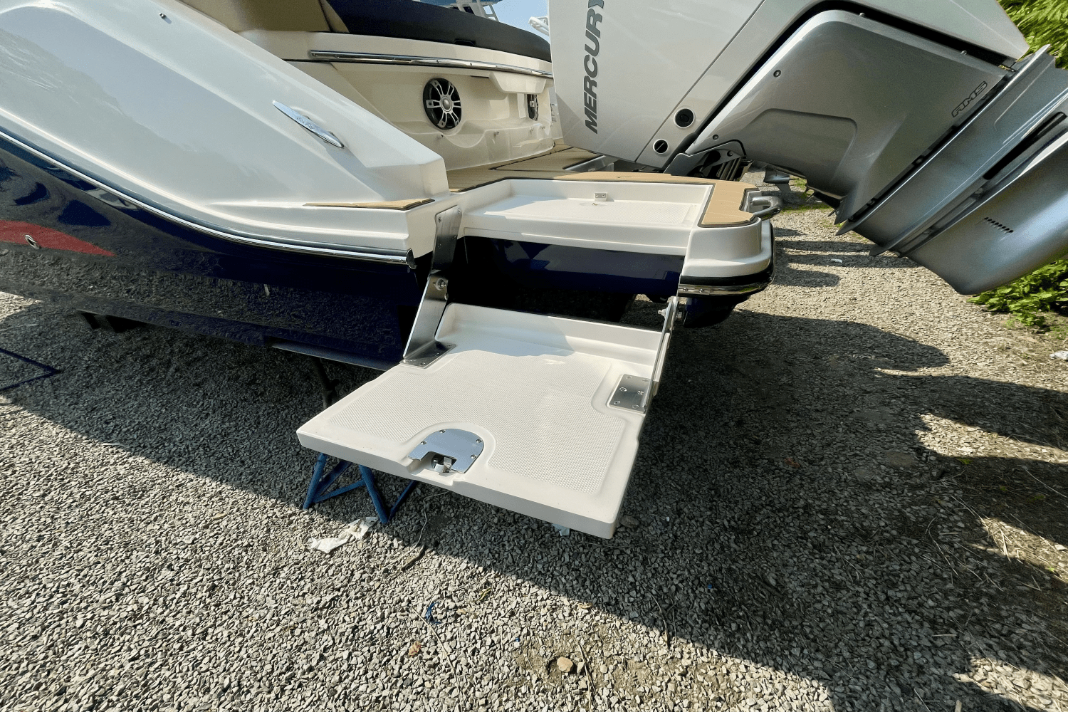 2025 Sea Ray SLX 310 Outboard Image Thumbnail #1