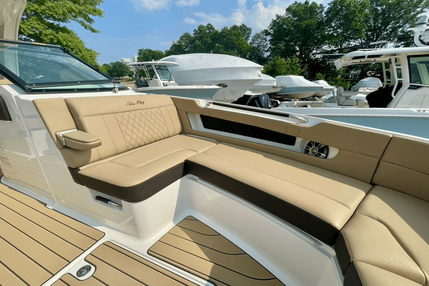 2025 Sea Ray SLX 310 Outboard Image Thumbnail #32