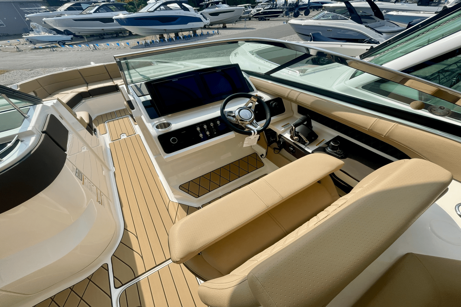 2025 Sea Ray SLX 310 Outboard Image Thumbnail #20