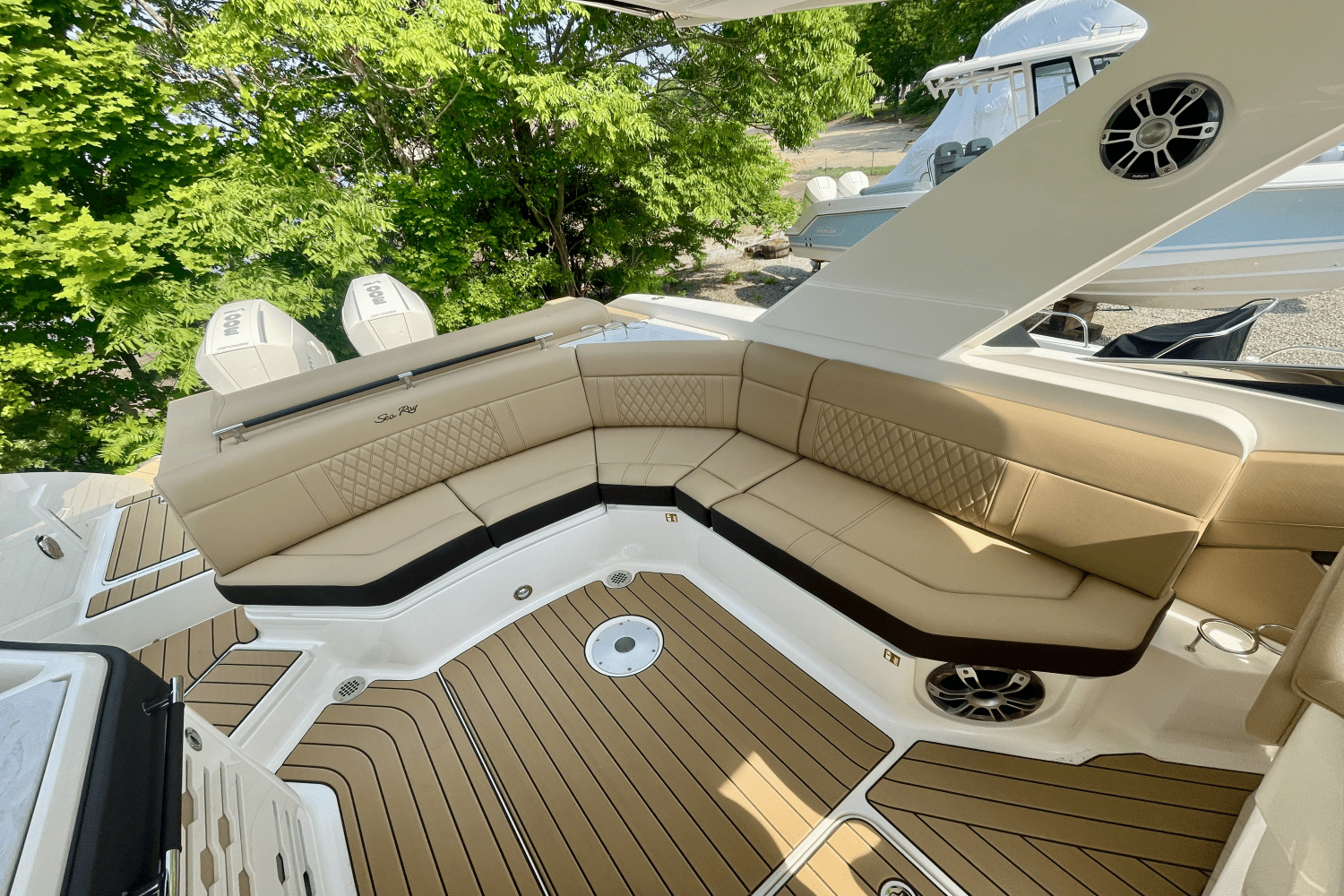 2025 Sea Ray SLX 310 Outboard Image Thumbnail #12