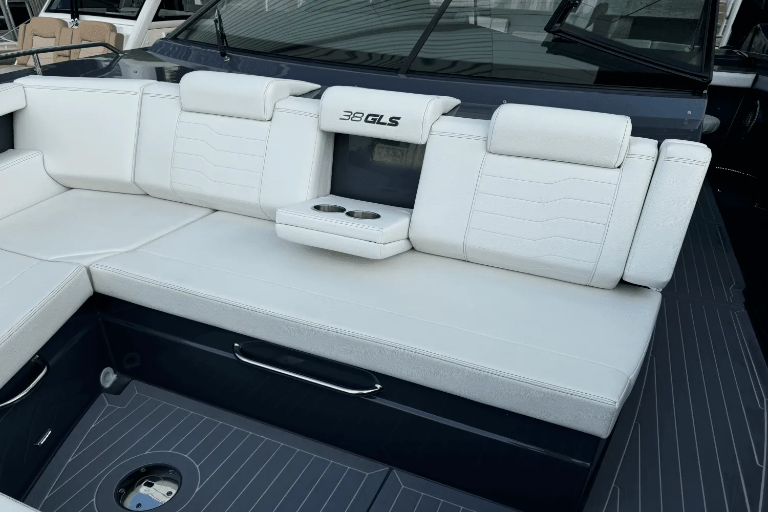2023 Cruisers Yachts 38 GLS OB Image Thumbnail #15