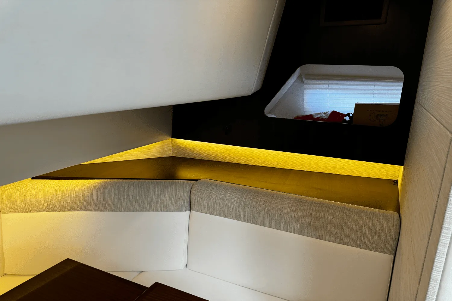 2023 Cruisers Yachts 38 GLS OB Image Thumbnail #30