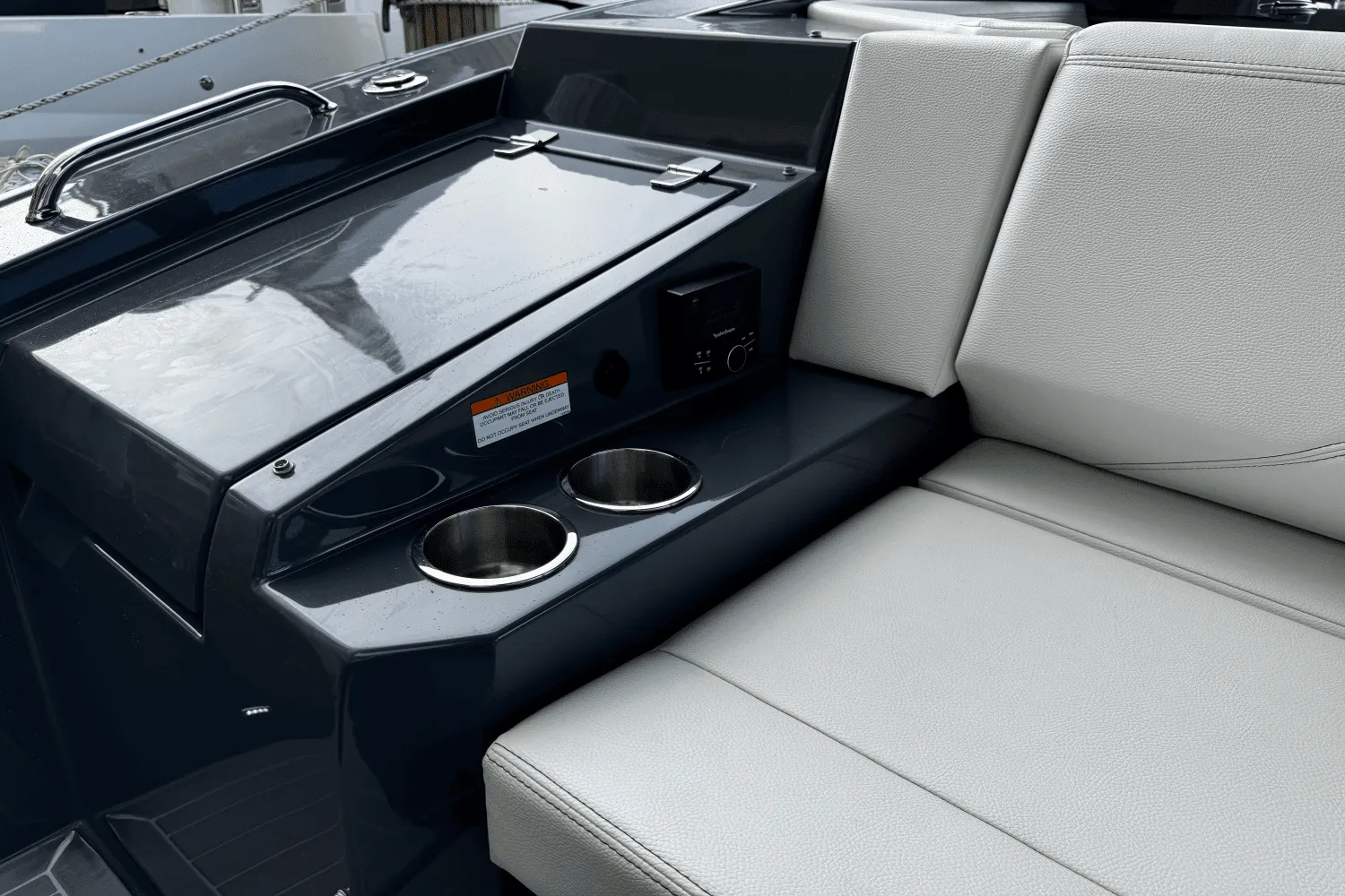 2023 Cruisers Yachts 38 GLS OB Image Thumbnail #18