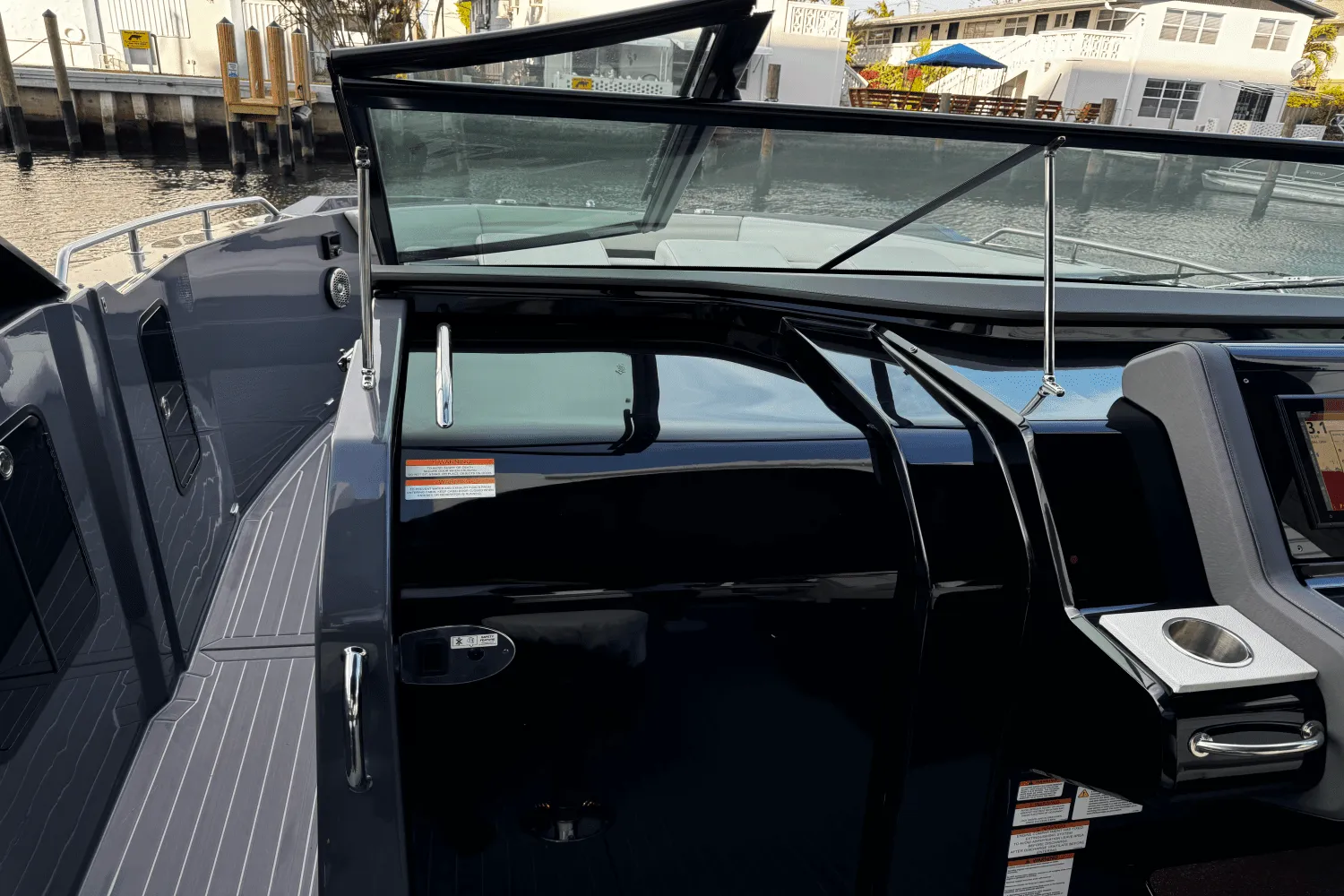 2023 Cruisers Yachts 38 GLS OB Image Thumbnail #26