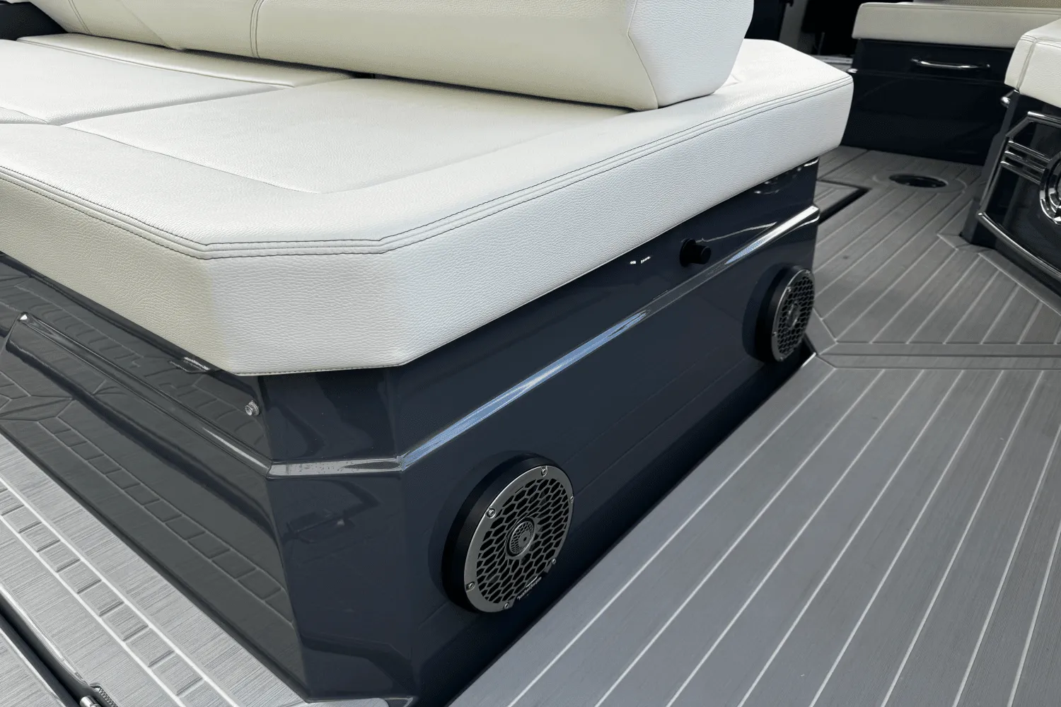 2023 Cruisers Yachts 38 GLS OB Image Thumbnail #20