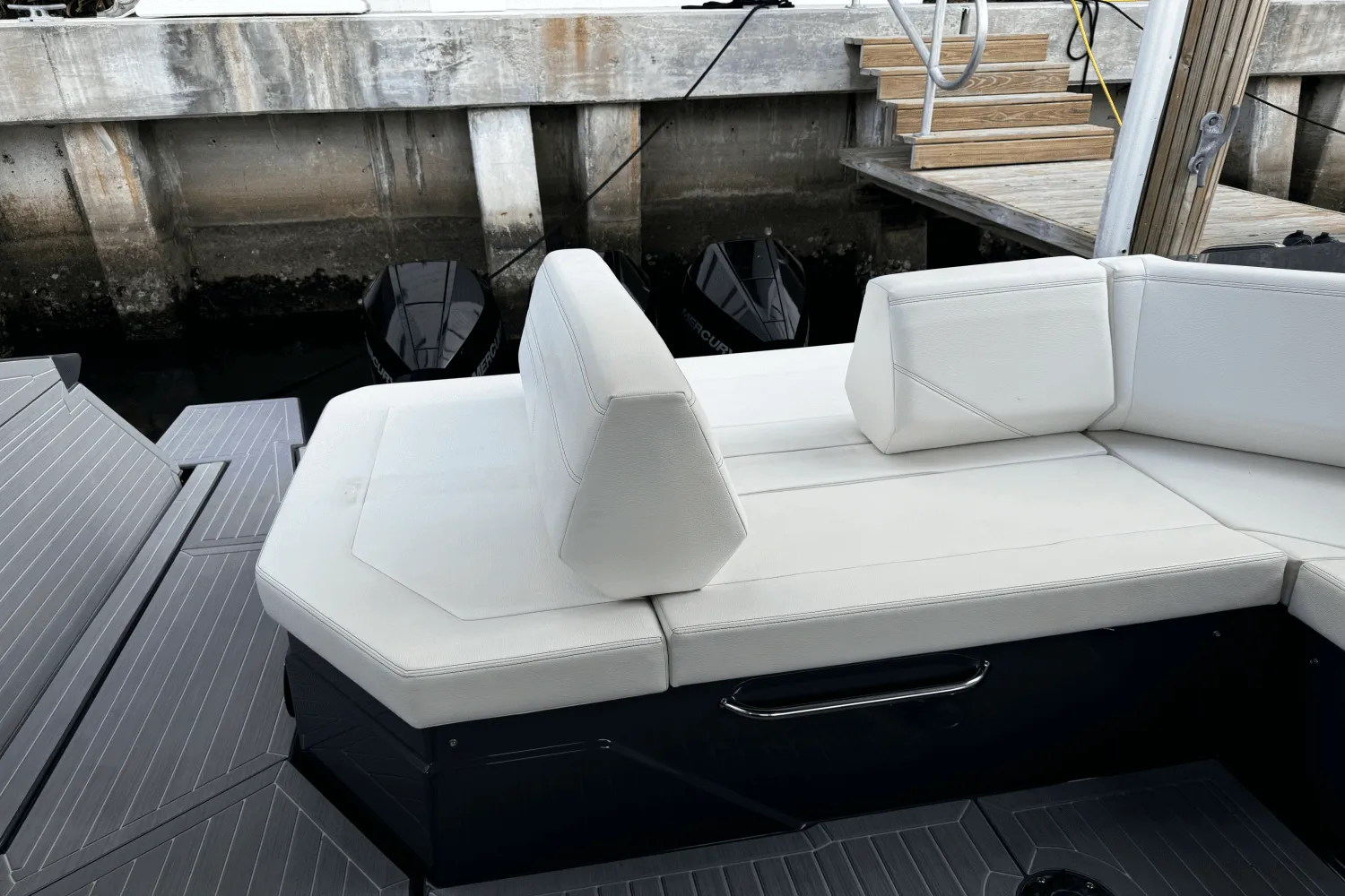 2023 Cruisers Yachts 38 GLS OB Image Thumbnail #13